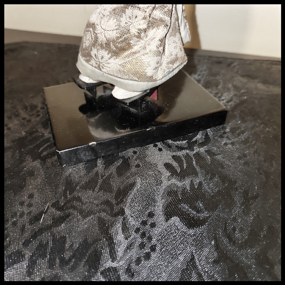 Beautiful Vintage Nishi Doll - Picture 4 of 13